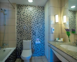 Двухместный люкс c 1 комнатой 2 отдельные кровати в Louis Althea Beach Hotel