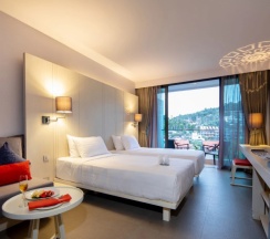 Двухместный номер Superior с балконом и с видом на горы двуспальная кровать в Отель The Yama Resort & Spa Kata Beach Phuket