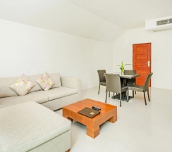 Четырёхместный люкс семейный с 2 комнатами в L'esprit de Naiyang Beach Resort