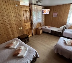 Семейный пятиместный номер в Мия