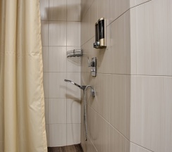 Двухместные апартаменты 18 Мансарда с видом на море двуспальная кровать в Exclusive Hotel&Apartments