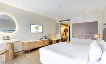 Двухместный номер Elite с балконом двуспальная кровать в Andaman Embrace Patong