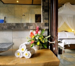 Семейное бунгало с балконом в Hidden Paradise Cottages