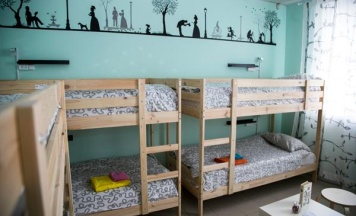 Кровать в 8-местном общем мужском номере (общие удобства) в Достоевский