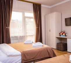 Стандарт 4-местный с двуспальной и односпальной кроватями и балконом в Джульетта