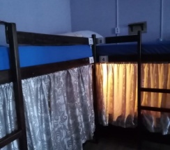 Место в восьмиместном общем номере в Rest