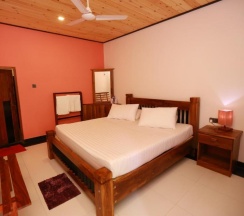 Двухместный номер Deluxe с балконом двуспальная кровать в Eco Hotel Black & White - Anuradhapura