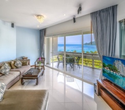 Люкс Royal с 2 комнатами с балконом в Andaman Beach Suites Hotel