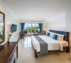 Двухместный номер Deluxe с видом на бассейн двуспальная кровать в Andaman Beach Suites Hotel