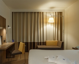 Номер Standard с одной двуспальной кроватью в Novotel Екатеринбург Центр