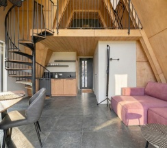 Дом с большим диваном №2 в Трофимов Берег