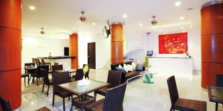 Равай: Отель One World One Home Naiharn Hotel