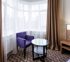 Бизнес с двуспальной кроватью KING SIZE в Raymond