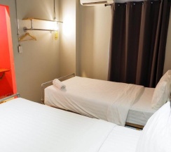Двухместный номер Standard 2 отдельные кровати в bloo Hostel