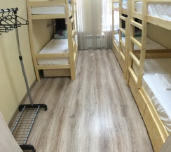 Кровать в мужском 6-ти местном номере в Дрим хаус