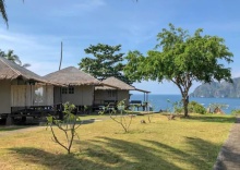 Бунгало с балконом и с видом на море в HIP Seaview Resort at Phi Phi