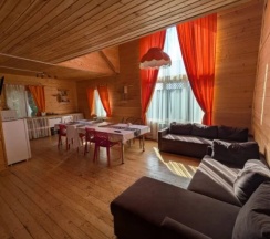 Шестиместный коттедж Княжеский с балконом в Ателика Улиткино