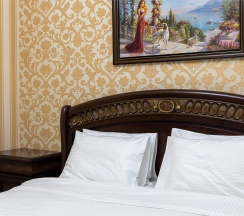 Люкс двухкомнатный без балкона в Golden House