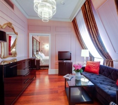 Люкс с видом на улицу или во внутренний двор в Dom Boutique Hotel