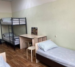 Кровать в общем номере (мужской номер) с видом на город в Близко