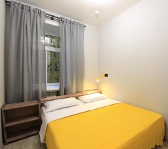 Кровать в общем номере в Арт Хаус