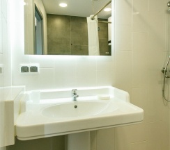 Апартаменты "На листопадной 15А" в Саквояж