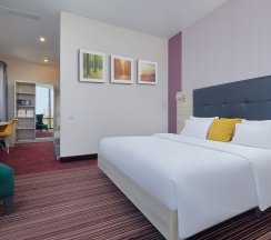 Представительский люкс с панорамным видом в Golden Tulip