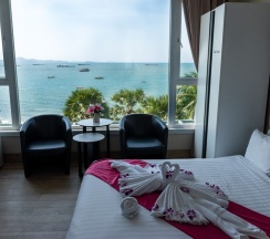 Люкс Executive с видом на море в The Beach Front Resort Pattaya  - SHA Plus