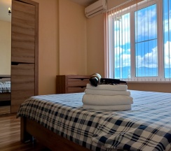 Апартаменты/Семейный трёхкомнатный номер с большими двуспальными кроватями в Морской