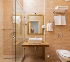 Двухкомнатный семейный с балконом в Trianon hotel