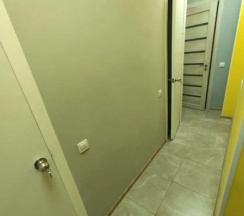 Кровать в общем номере с видом на внутренний двор в Хостел на Геологов