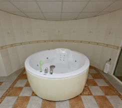 Люкс с кроватью "king-size" в Rial