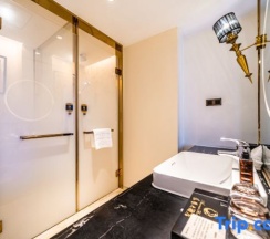 Номер Deluxe в Phoenix Hotel