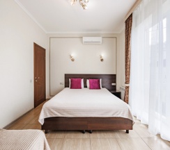 Номер Superior с витражным окном (2 этаж) в Нинель