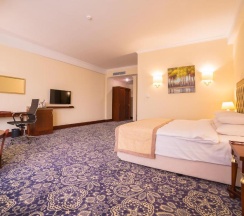Двухместный номер Superior двуспальная кровать в Ramada by Wyndham Almaty