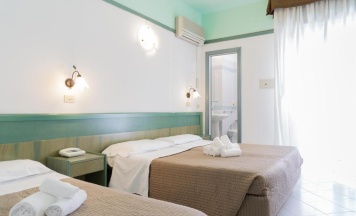 Трёхместный номер в Hotel Esedra