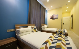 TWIN 211, 212 в Double L Hotel