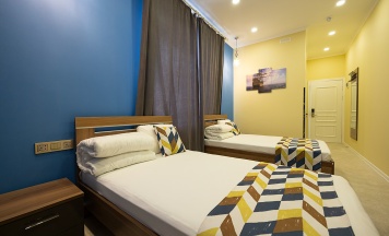 TWIN 211, 212 в Double L Hotel