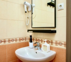 Супериор трехместный с просторным балконом в Ассоль