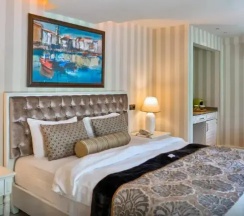 Четырёхместный семейный люкс в Salonika Suites
