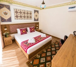 Двухместный номер Standard с балконом и с видом на внутренний двор (двуспальная кровать) в Бутик-отель Zumrad