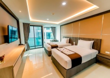 Номер Luxury с балконом в The Proud Hotel Pattaya