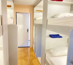 Кровать в общем номере (мужской номер) в Арктика