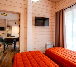 Четырёхместное шале с 2 комнатами с красивым видом из окна в Топорок