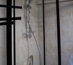 Четырехместный номер с 1 двуспальной или 2 односпальными кроватями с видом на озеро в Озеро