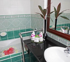 Трёхместный номер Deluxe в Samui First House Hotel