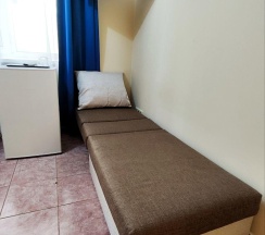 Номер стандарт с 1 односпальной и 1 двуспальной кроватью в Регион 86