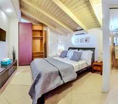 Апартаменты в Incredible 4BR Beachfront Penthouse with Ocean View