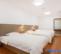 Трёхместный семейный номер Deluxe в Holiday Inn Shanghai Dianhu (Zhujiajiao Scenic Area Ancient Town)