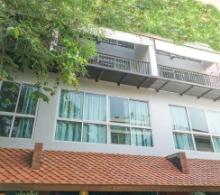Вилла с балконом в Tamnak Villa